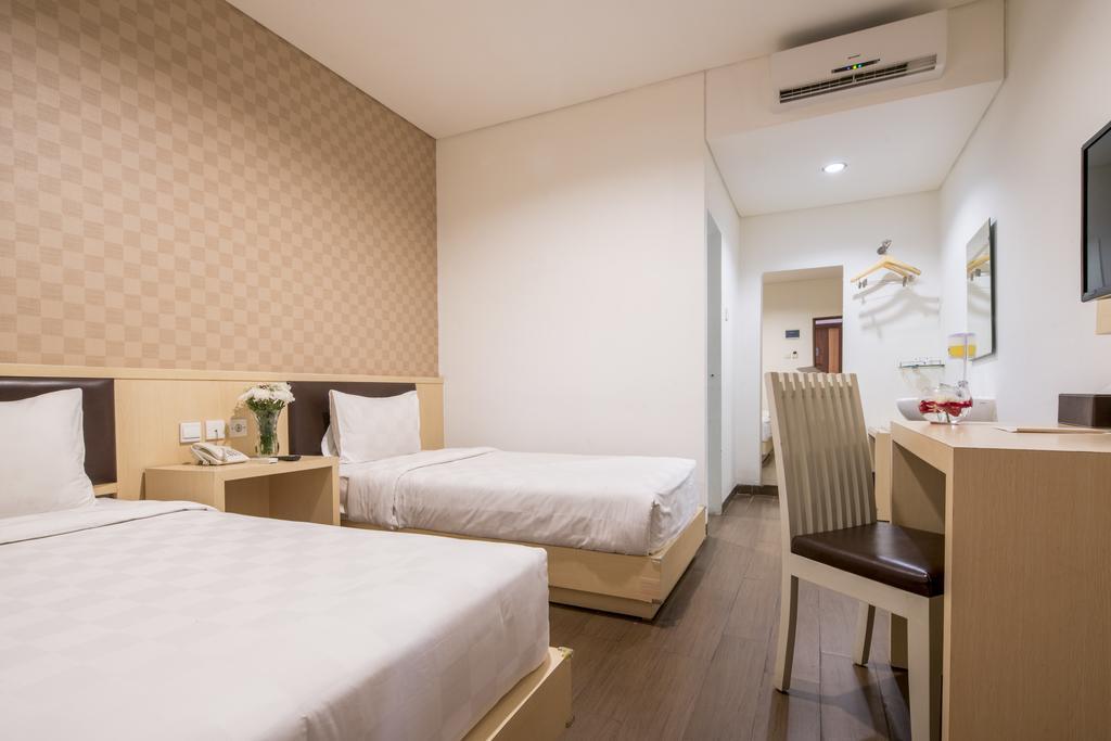 Hotel 88 Grogol Jakarta By Wh Exterior foto