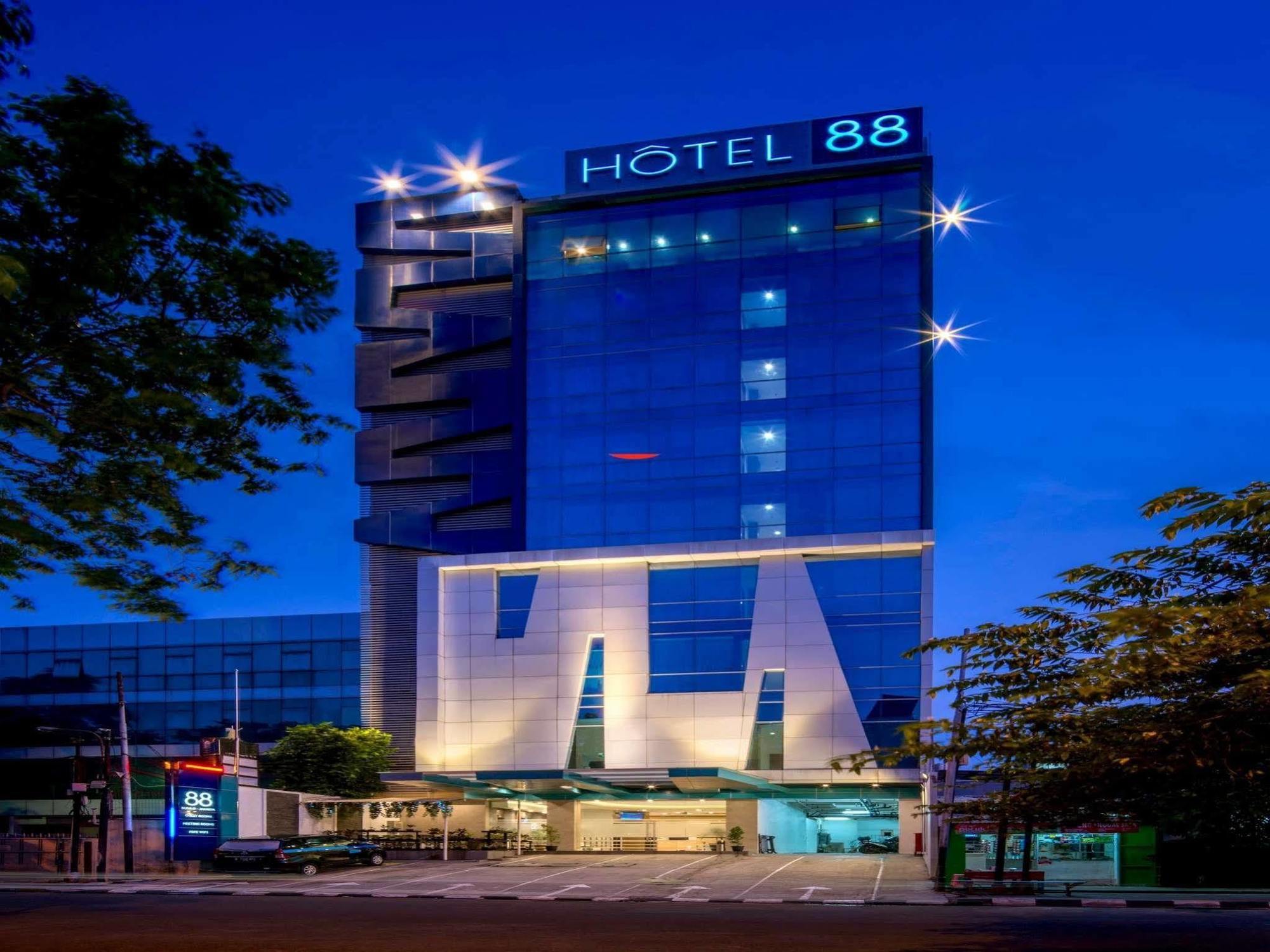Hotel 88 Grogol Jakarta By Wh Exterior foto